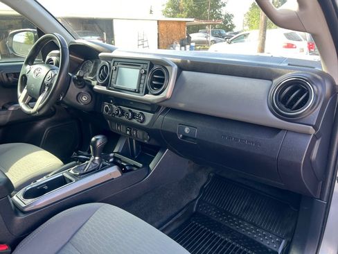 Used 2019 Toyota Tacoma SR5 AWD/4WD image 16