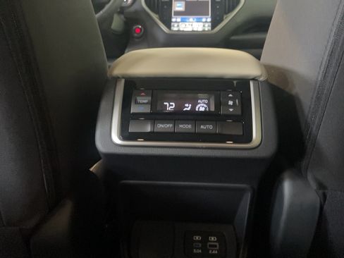 Used 2025 Subaru Ascent Premium AWD/4WD image 7