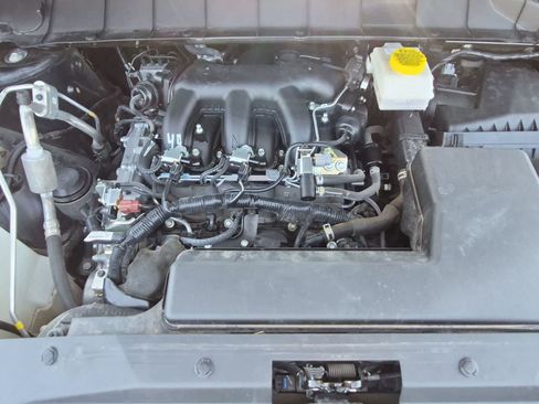 Used 2025 Nissan Pathfinder SV FWD image 28