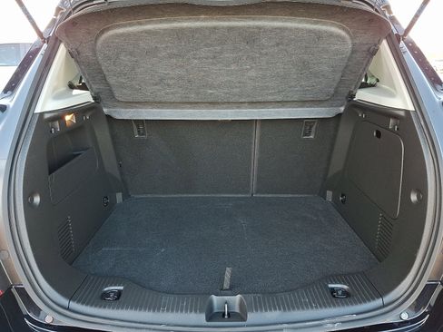 Used 2022 Chevrolet Trax LT w/ LT Convenience Package image 28