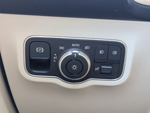 Used 2025 Mercedes-Benz GLB 250 image 25