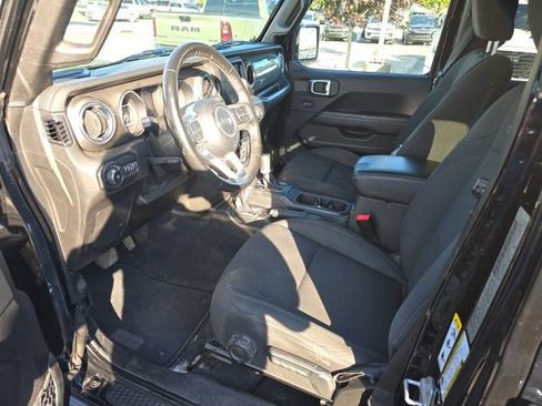 Used 2019 Jeep Wrangler Unlimited Sahara AWD/4WD image 10