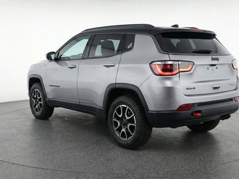 Used 2025 Jeep Compass Trailhawk AWD/4WD image 6