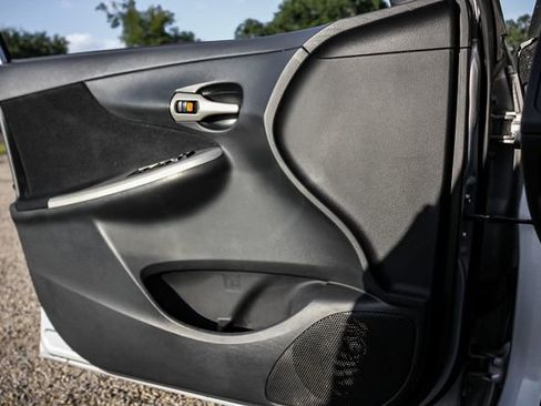 Used 2012 Toyota Corolla S image 18