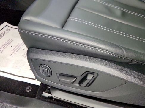 Used 2024 Audi Q4 e-tron Premium Plus w/ Premium Plus image 32