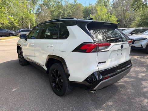 Used 2022 Toyota RAV4 XSE w/ XSE Grade Weather Package AWD/4WD image 4