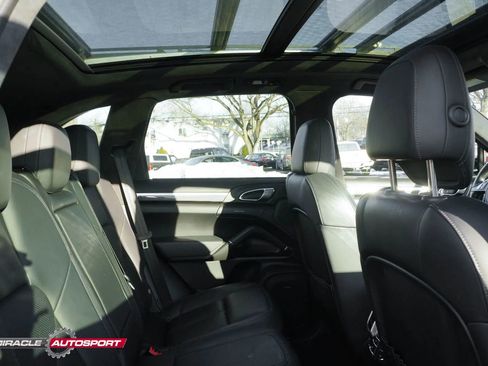 Used 2014 Porsche Cayenne Turbo image 40