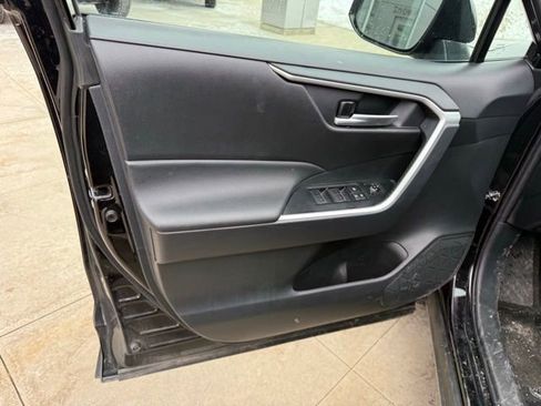 Used 2025 Toyota RAV4 XLE image 20