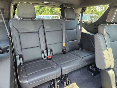 Used 2023 GMC Yukon SLT w/ SLT Premium Package AWD/4WD image 13