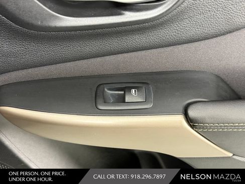 Used 2017 Jeep Cherokee Sport FWD image 38