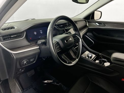 Used 2022 Jeep Grand Cherokee Limited AWD/4WD image 9