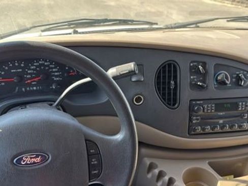 Used 2004 Ford E-350 and Econoline 350 Super Duty Wagon image 11