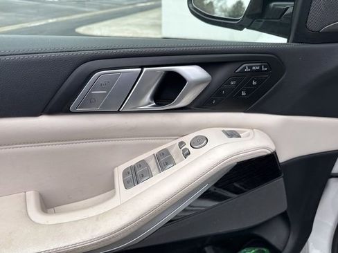 Used 2021 BMW X7 M50i image 14