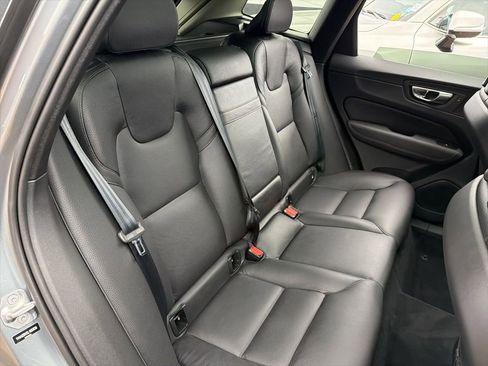 Used 2020 Volvo XC60 T6 Momentum image 24