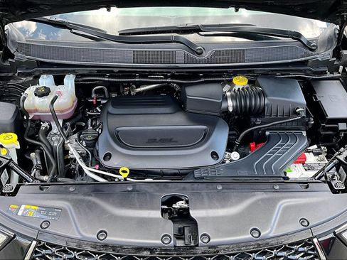 Used 2023 Chrysler Pacifica Touring-L FWD image 31