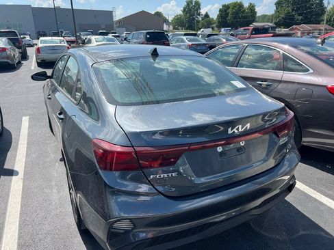 Used 2022 Kia Forte LXS FWD image 4