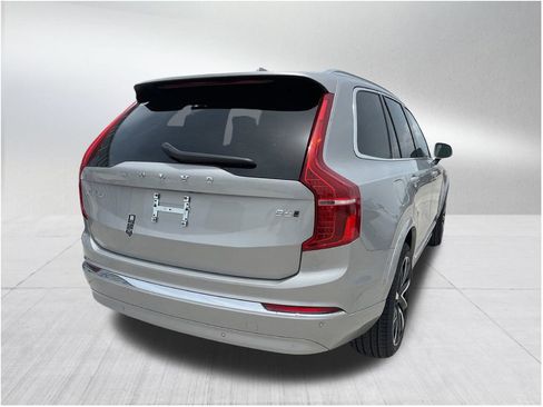Used 2025 Volvo XC90 B6 Plus image 5