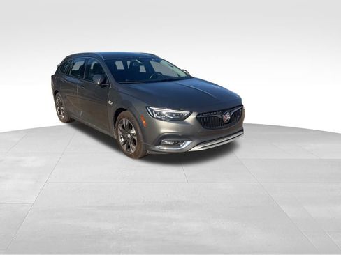 Used 2018 Buick Regal Preferred w/ Sights and Sounds Package image 11