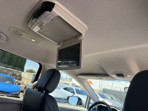 Used 2017 Chrysler Pacifica Touring-L FWD image 23