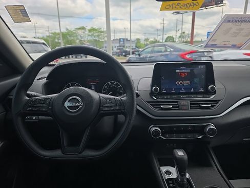 Used 2025 Nissan Altima 2.5 S FWD image 10