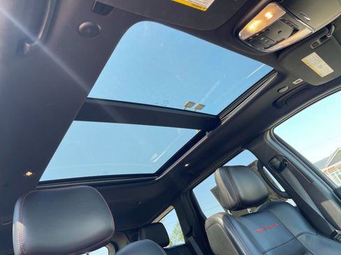 Used 2020 Jeep Grand Cherokee Trailhawk w/ Trailhawk Luxury Group AWD/4WD image 18