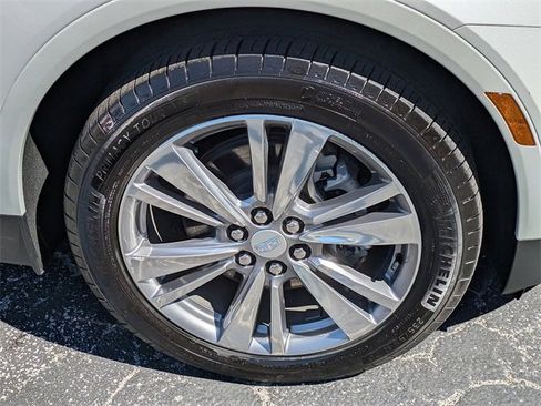 Certified 2025 Cadillac XT5 Premium Luxury image 11