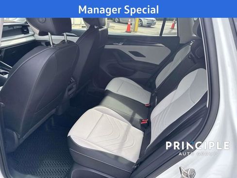New 2025 Volkswagen Tiguan SE image 23