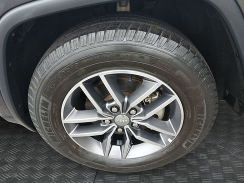 Used 2017 Jeep Grand Cherokee Limited w/ Luxury Group II image 23