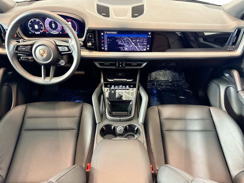 Used 2025 Porsche Cayenne image 20