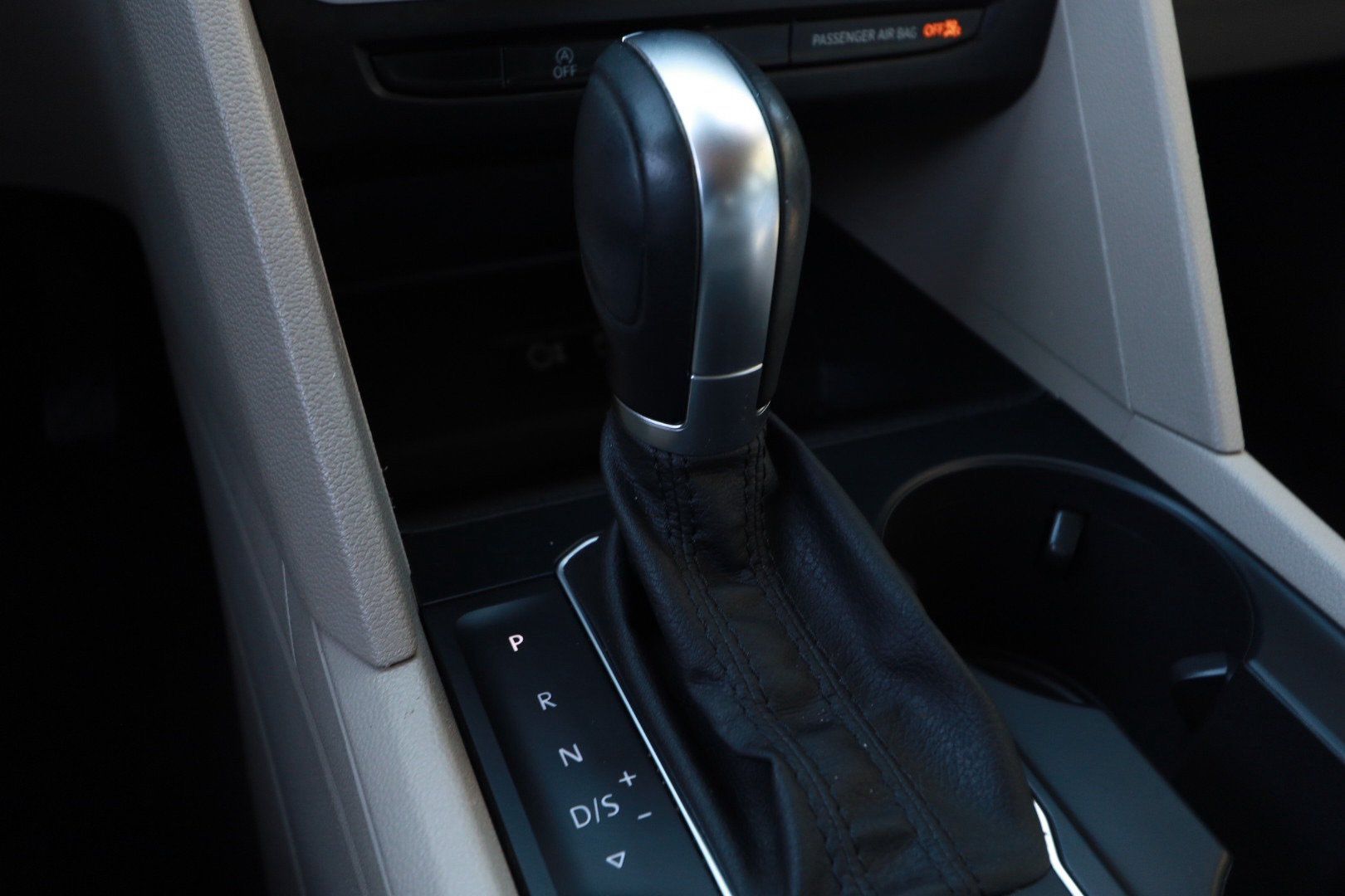 Used 2018 Volkswagen Atlas SE FWD image 16