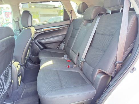 Used 2014 Kia Sorento LX AWD/4WD image 16