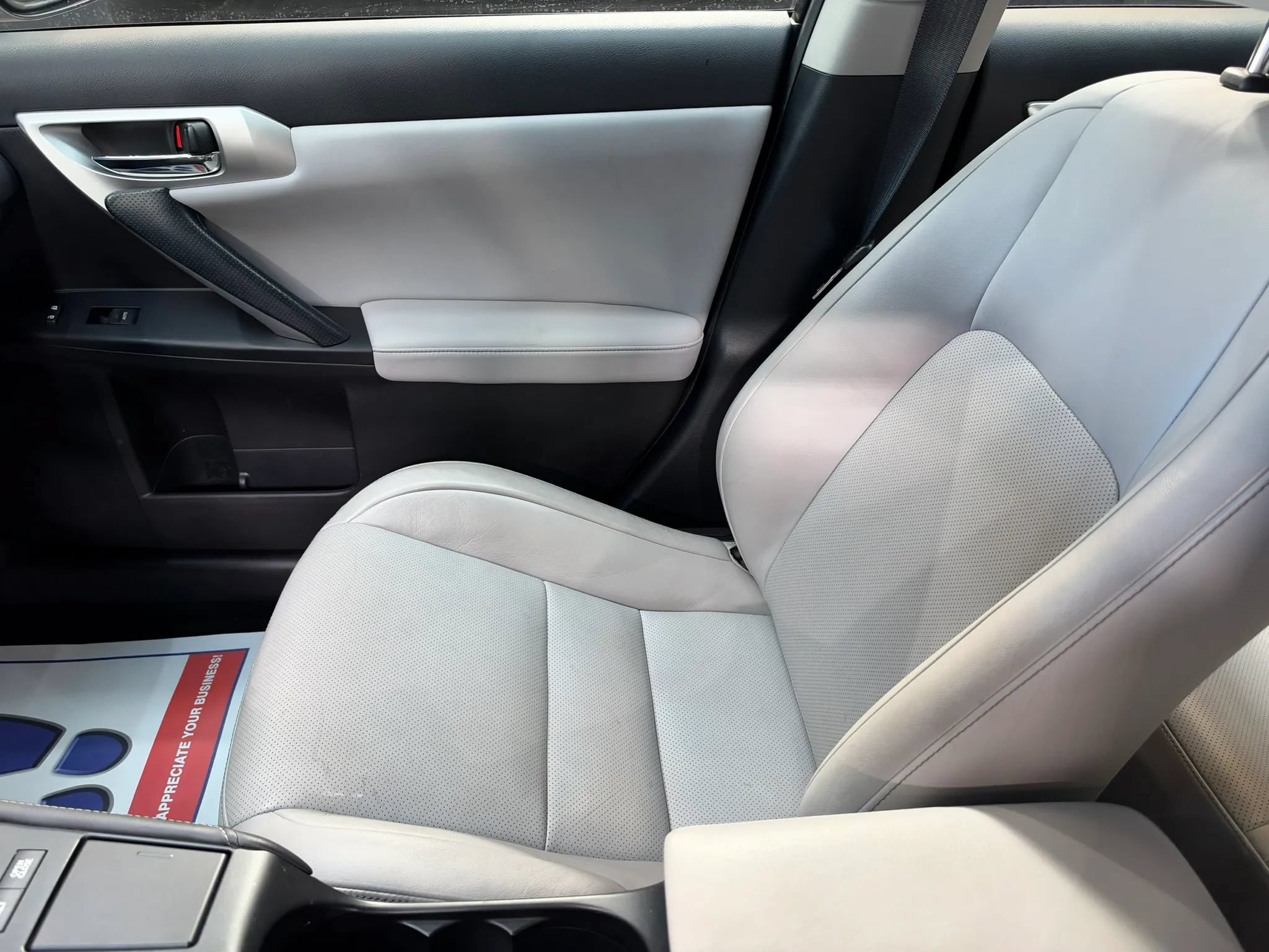 Used 2012 Lexus CT 200h Premium w/ Leather Pkg FWD image 17