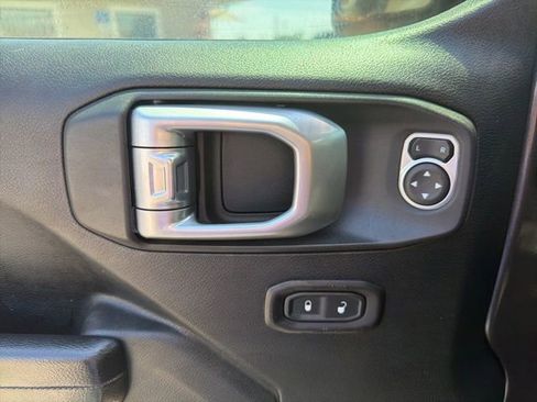 Used 2019 Jeep Wrangler Unlimited Sport S AWD/4WD image 9