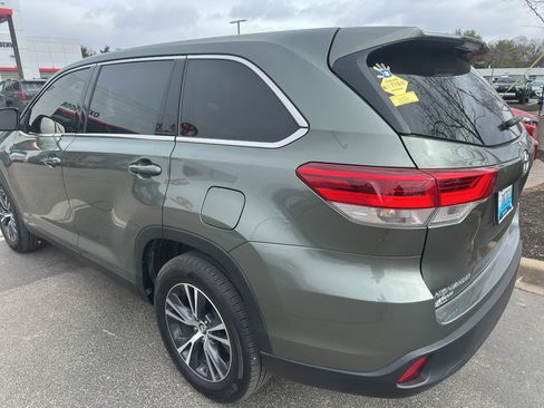 Certified 2019 Toyota Highlander LE image 4