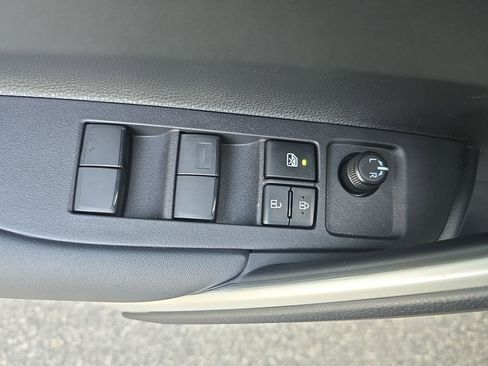 Used 2024 Toyota Corolla Cross LE w/ Moonroof Package image 25