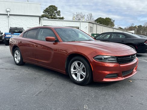 Used 2021 Dodge Charger SXT w/ Leather Interior Group image 2