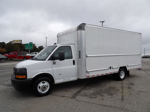 Used 2021 GMC Savana 3500 Extended w/ Power Convenience Package image 3