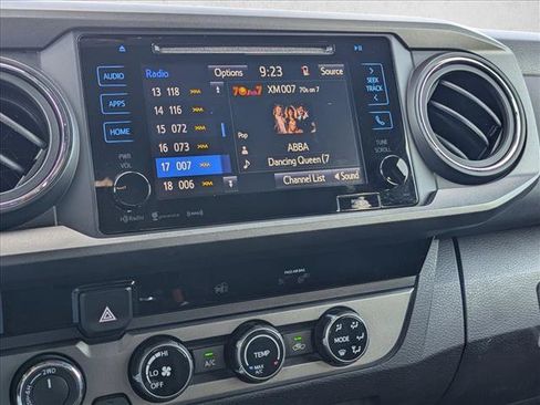 Used 2018 Toyota Tacoma TRD Off-Road w/ Technology Package AWD/4WD image 15