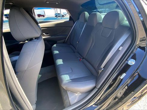 Used 2024 Hyundai Elantra SE FWD image 19