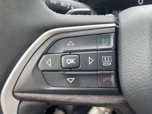 Used 2023 Jeep Grand Cherokee Limited AWD/4WD image 19