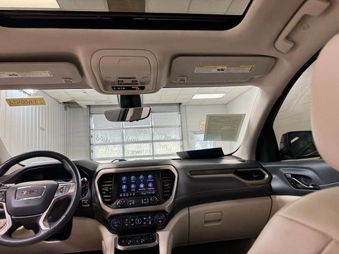 Used 2021 GMC Acadia Denali w/ Denali Technology Package image 25