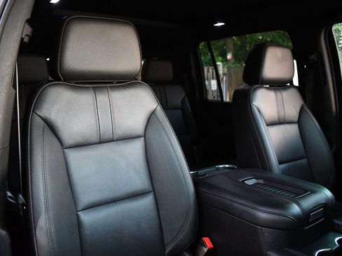 Used 2022 Chevrolet Suburban RST w/ Sport Performance Package image 39