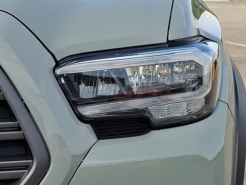 Certified 2022 Toyota Tacoma TRD Off-Road w/ TRD Premium Off Road Package AWD/4WD image 9