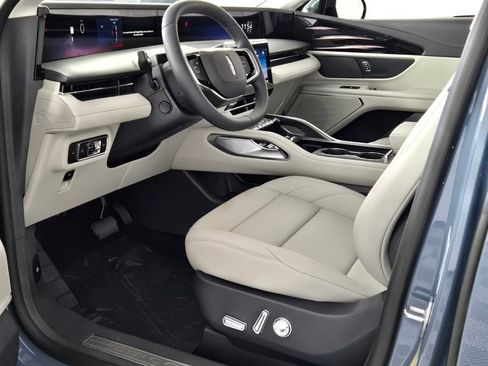 New 2026 Lincoln Nautilus Premier image 8