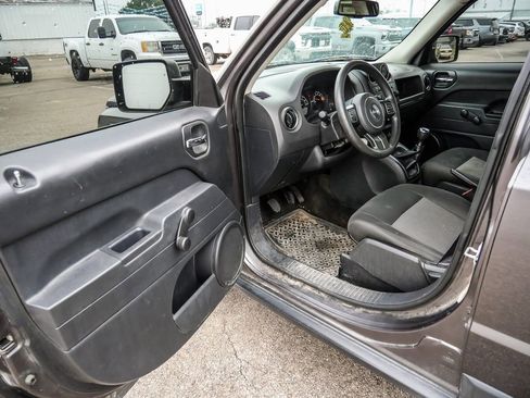 Used 2016 Jeep Patriot Sport FWD image 19