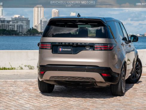 Used 2023 Land Rover Discovery S R-Dynamic image 3