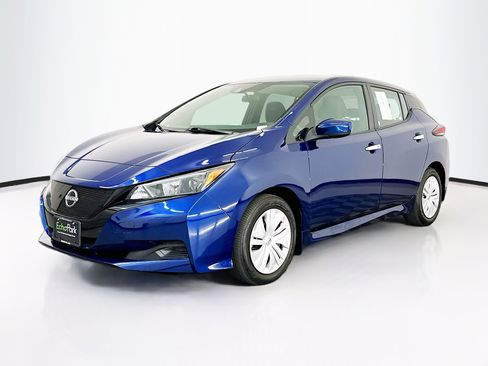 Used 2025 Nissan Leaf S FWD image 3