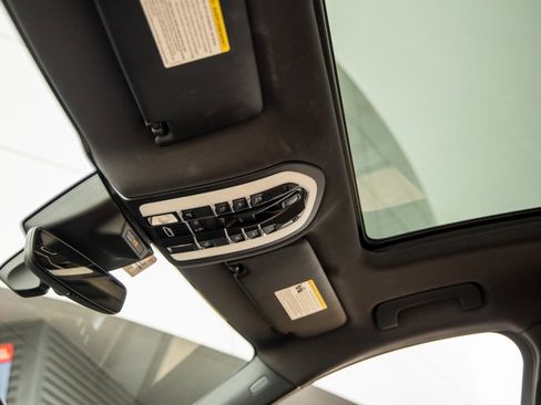 Certified 2021 Porsche Macan image 23