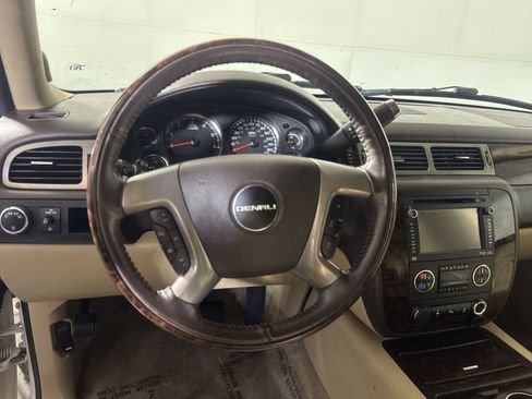 Used 2014 GMC Yukon Denali image 16