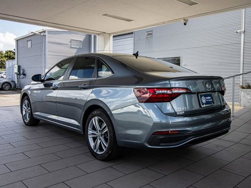 Used 2022 Volkswagen Jetta SE image 11